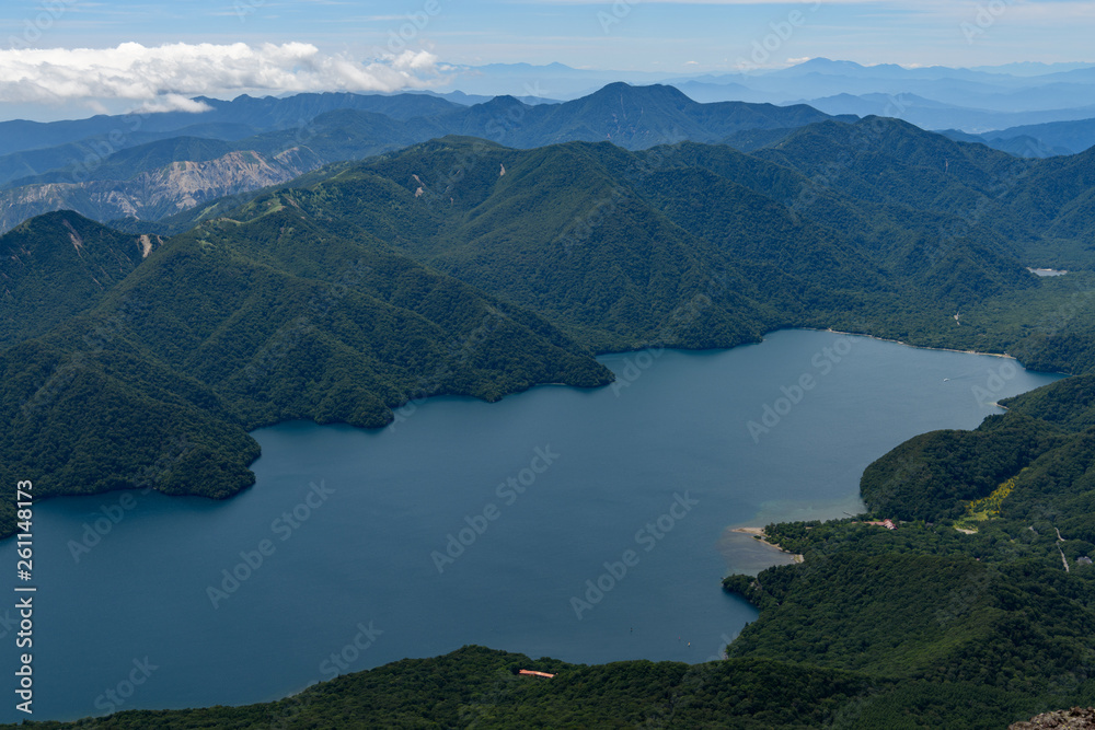 男体山から見た中禅寺湖
