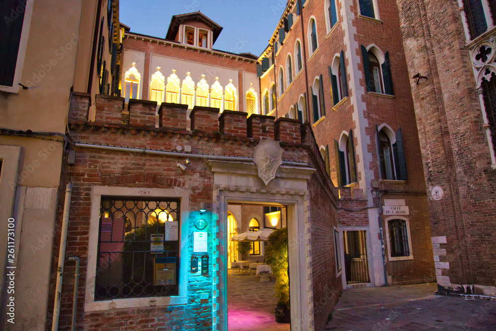 Fototapeta premium Venice, Italy-12 October, 2017: Scenic colorful Venice streets near landmark Rialto Bridge in historic city center