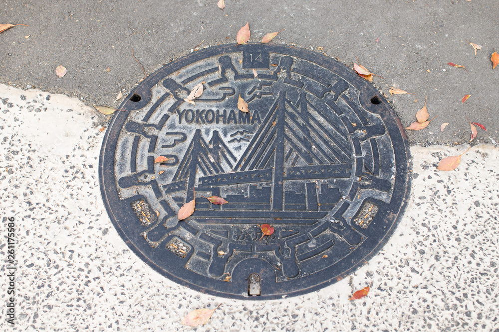 sewer cap / manhole cover / hatch with Yokohama bridge