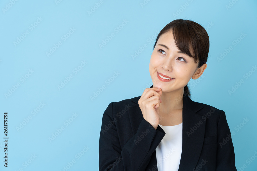 ビジネスウーマン　ブルーバック