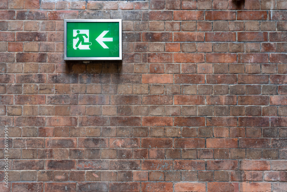 Emergency fire exit signs Installed on the wall Can clearly see Safety concept Fire alarm system Emergency fire exit signs Installed on the wall Can clearly see Safety concept Fire alarm system