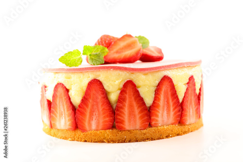 Valokuva strawberry shortcake isolated on white background