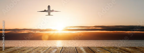 Flug in den Sonnenuntergang