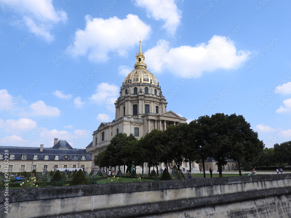 Church of the House of Disabled - Les Invalides complex of museums and monuments in Paris military history of France. Tomb of Napoleon Bonaparte .