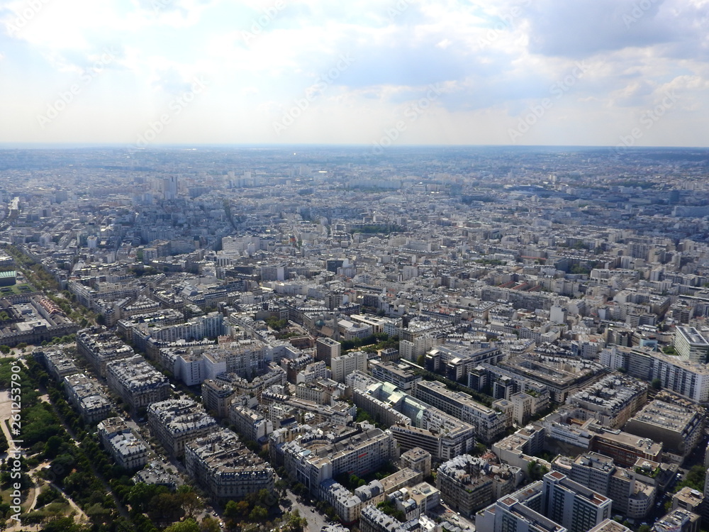 Obraz premium View of the city of Paris from the height of the Eiffel Tower.