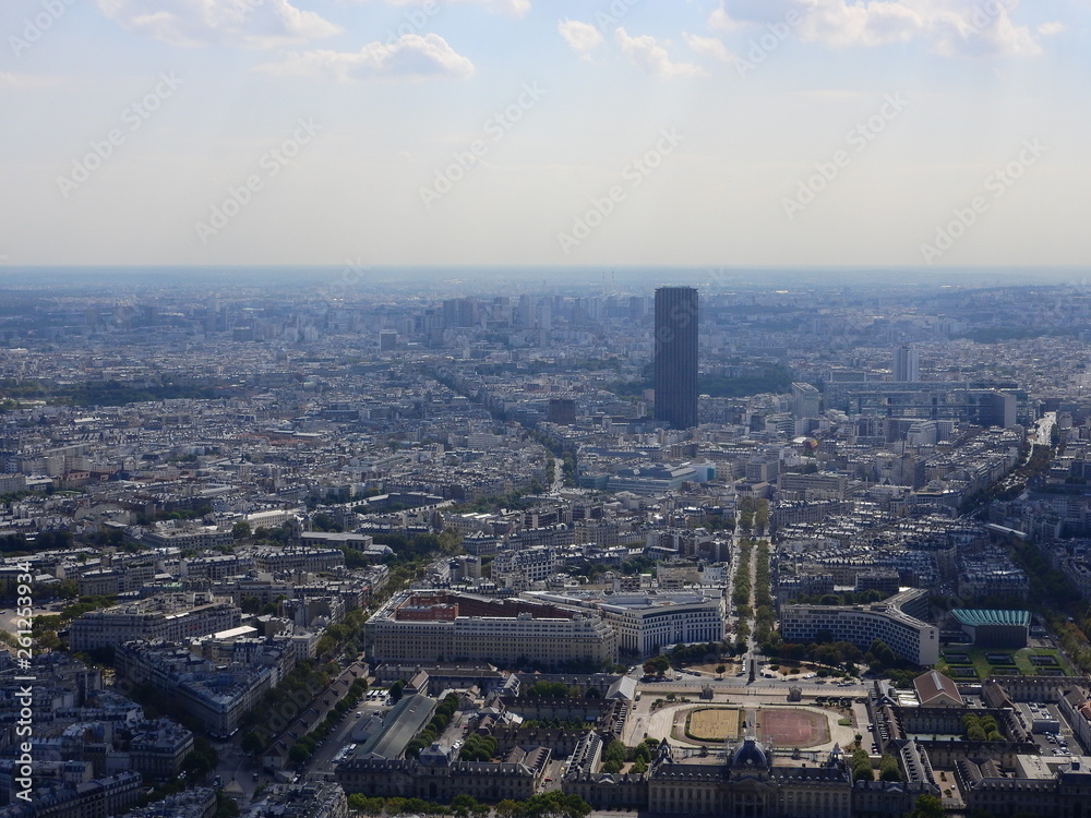 Obraz premium Champ de Mars view from top of eiffel tower looking down see the entire city as a beautiful classic architecture. A romantic place for lovers and family to visit.