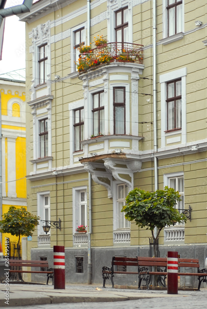 Obraz premium Chernivtsi, Ukraine. Europe. Element of architecture. Building with balconies and windows.