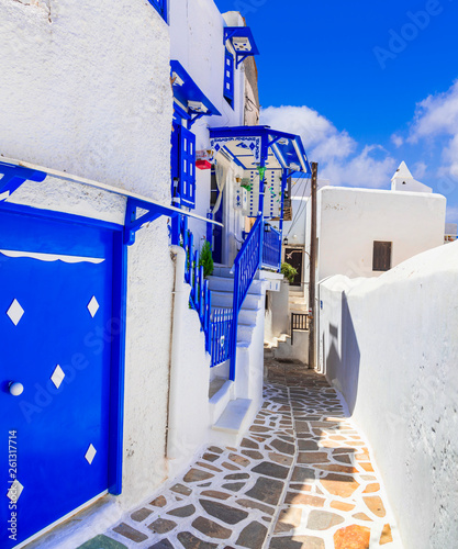 Fototapeta Naklejka Na Ścianę i Meble -  Traditional authentic Greece series - old streets of Mykonos island, Cyclades