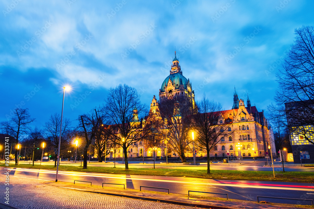 Obraz premium The New Town Hall in Hanover, Germany at sunrise. Night view