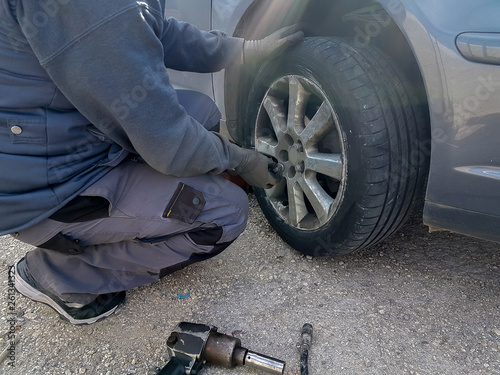 car flat tire change replace on the road problem emergency