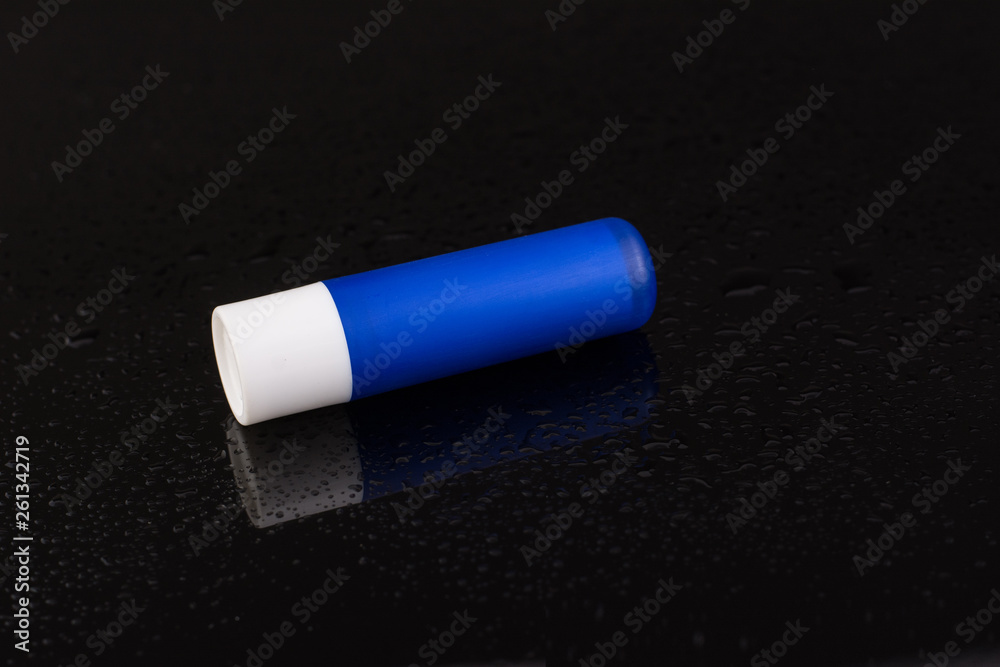 Naklejka premium chat stick blue tube isolated on black background
