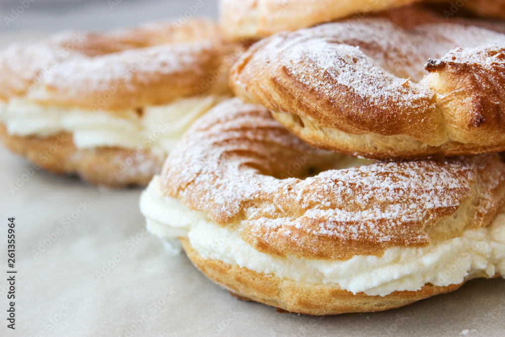 Custard rings with cottage cheese.