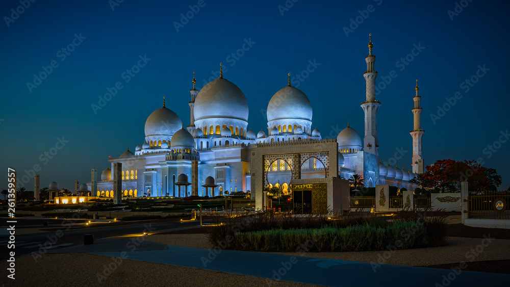 Sheikh Zayed Grand Mosque in Abu Dhabi 6