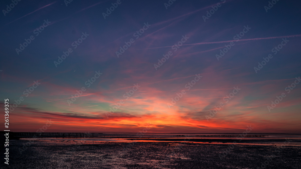 Naklejka premium sunset over the sea