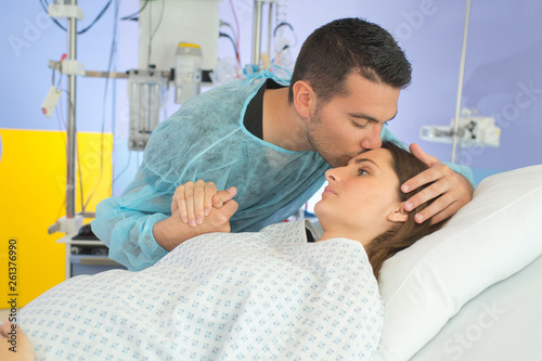 partner helps his wife during the childbirth