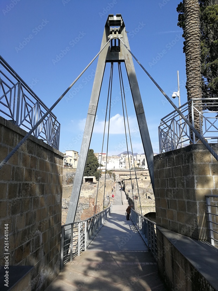Fototapeta premium Ercolano - Ponte di ingresso agli scavi