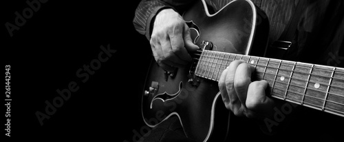 Foto Guitarist hands and guitar close up