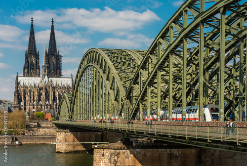 Hohenzollerbrücke und Dom in Köln © JEFs-FotoGalerie