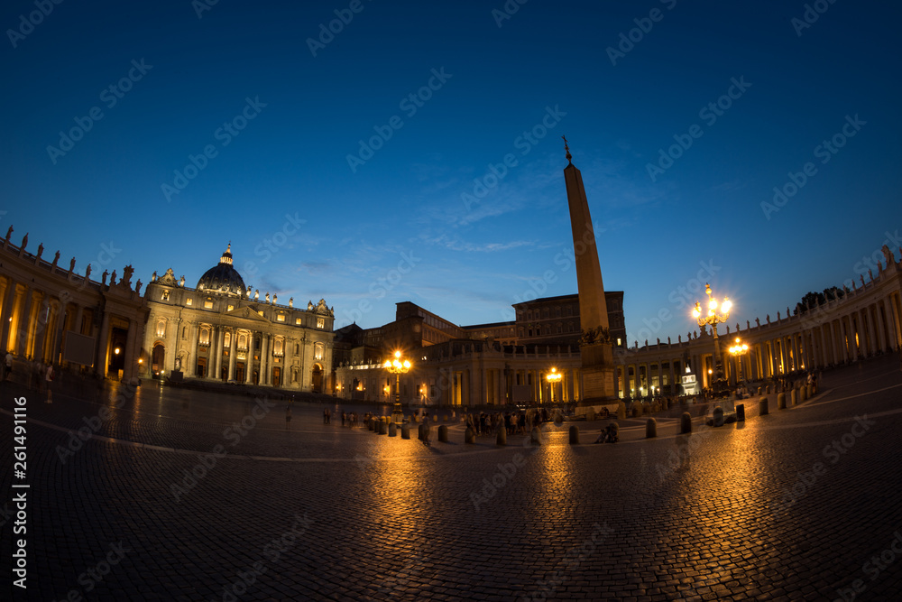 Naklejka premium Saint Peter Square and Saint Peter Basilica at sunset time