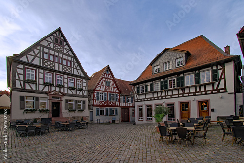 Fachwerkhäuser auf dem Marktplatz der Altstadt von Heppenheim an der Bergstraße in Hessen, Deutschland 