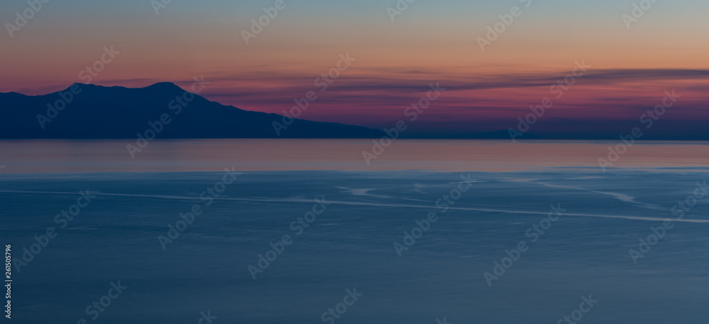 Fototapeta premium A view of beautiful sea scape at sunset time