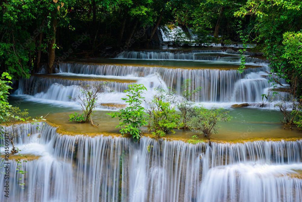 Fototapeta Huai Mae Khamin wodospad w Kanchanaburi, Tajlandia, piękny wodospad, las,