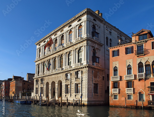Shipping over Canale Grande, beautiful architecture and Gondolas in Venice © Stimmungsbilder1