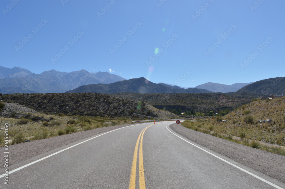 Naklejka premium road in mountains
