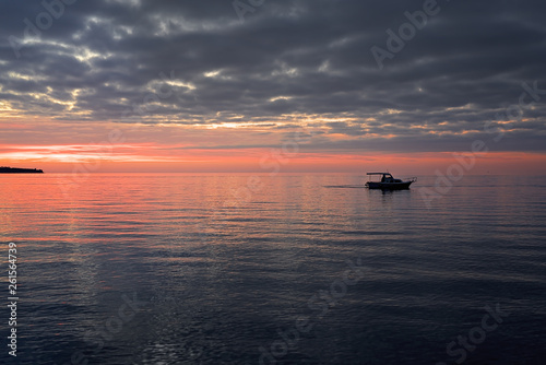 Barca Nel Mare Tramonto