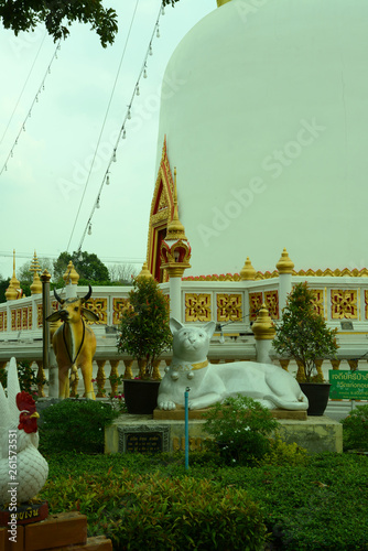 Buddhistischer Tempel in Saraburi, Thailand © R+R