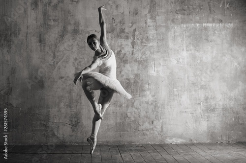Obrazy Baletnica  balerina-w-dynamicznym-tancu