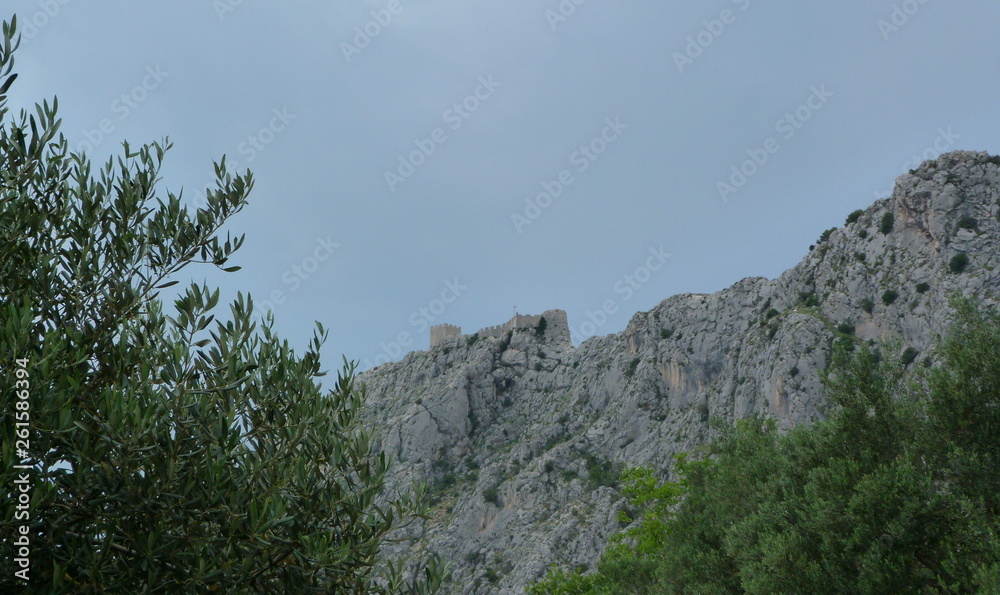 Naklejka premium Burg Omis