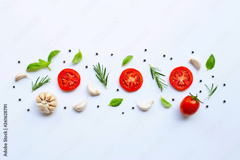 Fototapeta Różnorodni świezi warzywa i ziele na białym tle. Zdrowe jedzenie koncepcja