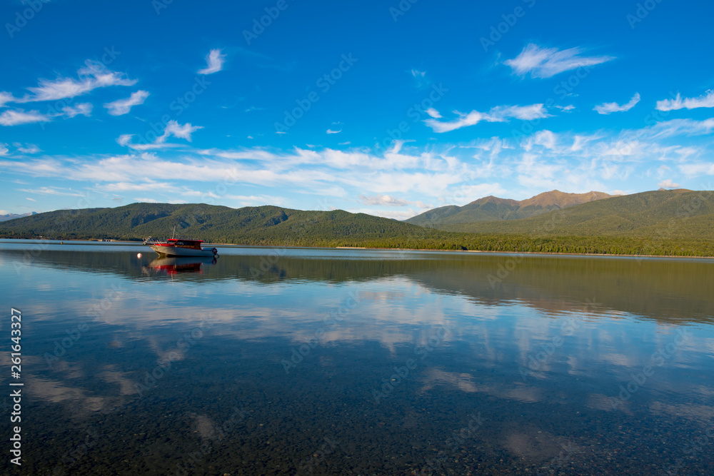 反射するテ アナウ湖 Stock Photo Adobe Stock