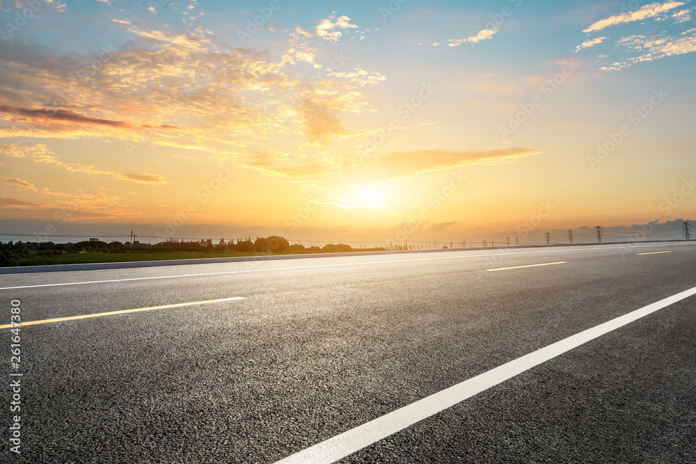 Fototapeta premium Empty asphalt road ground and beautiful sky clouds at sunset