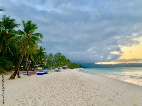 砂浜と青い海 Beach