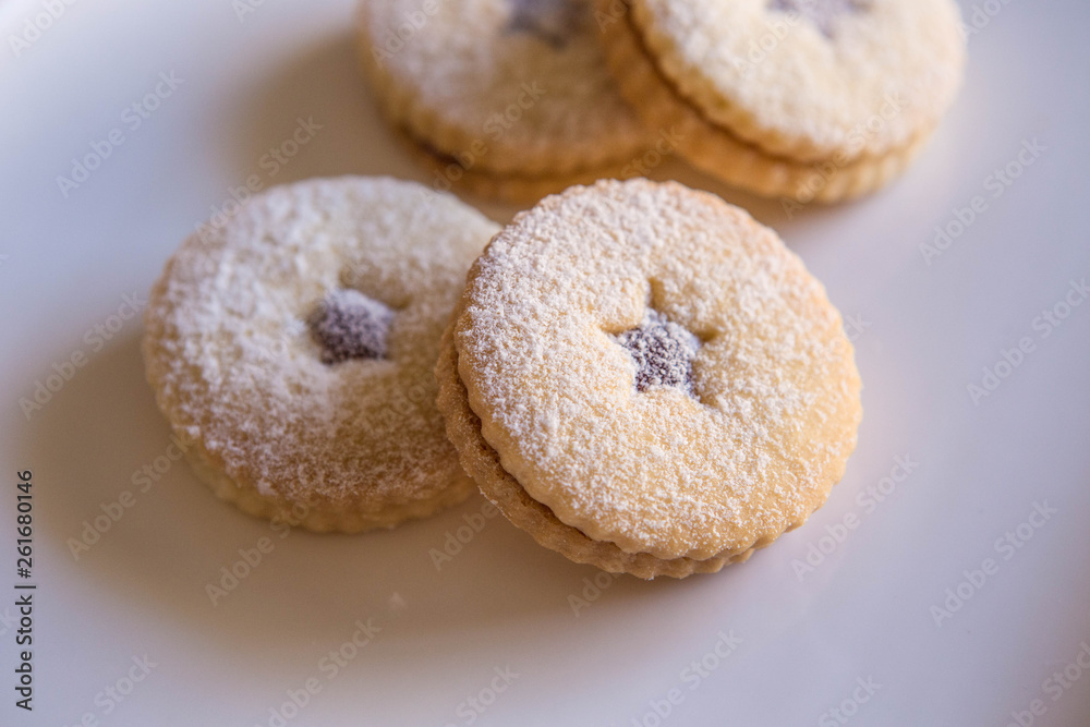 Cookies with raspberry jam