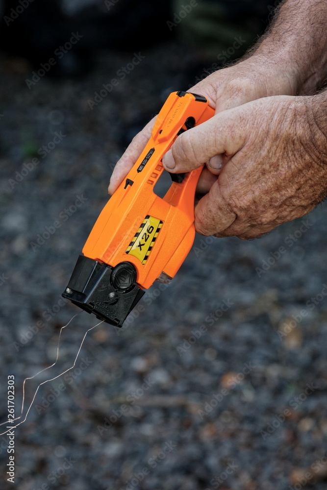 Naklejka premium taser