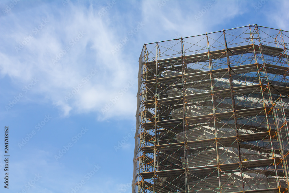 工事中のビルと青空 工事中のビルと青空