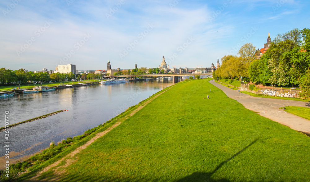 Obraz premium Old Town architecture with Elbe river in Dresden, Saxony. Germany