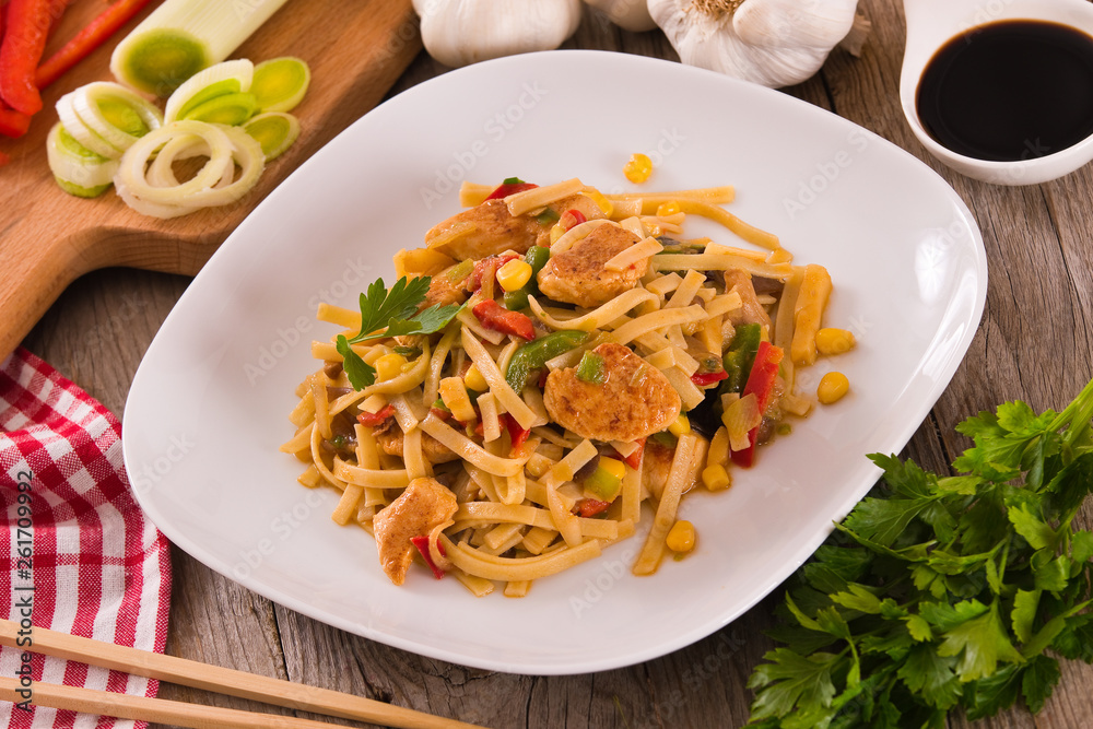 Bami goreng. Bami goreng.
