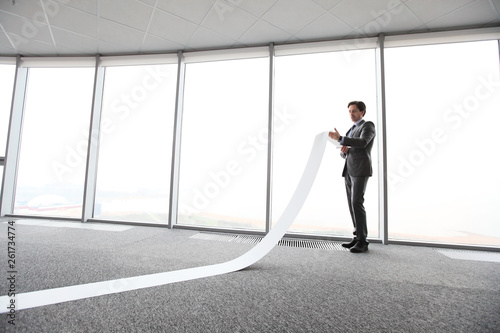 Photos Businessman reading long paper list