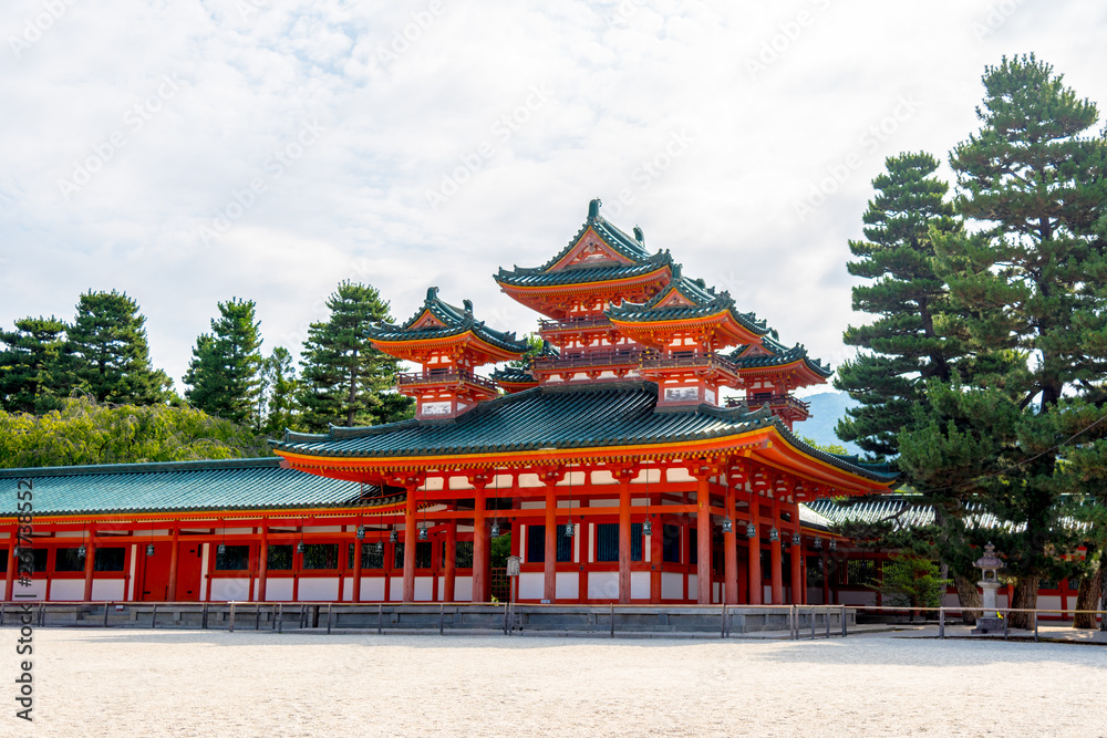 Naklejka premium 京都 平安神宮の蒼龍楼