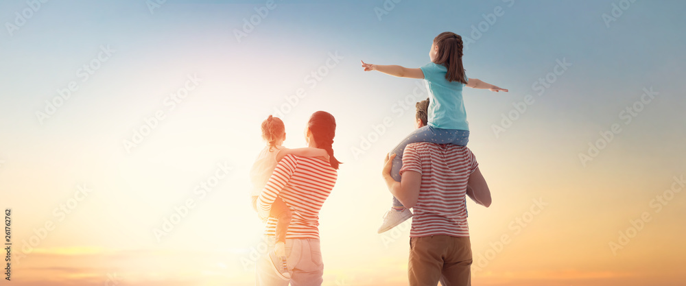 happy family at sunset. - obrazy, fototapety, plakaty 
