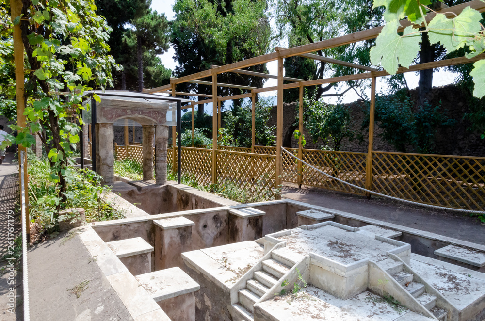 Pompeii, vista zona archeologica con casa, cortile e strade Pompeii, vista zona archeologica con casa, cortile e strade