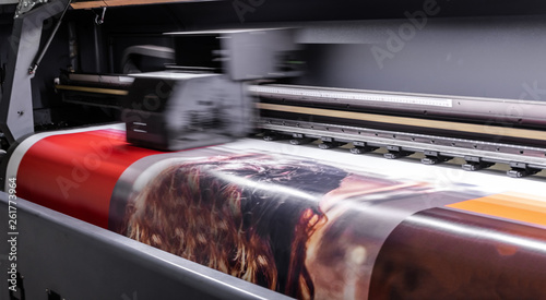 Large format digital printing machine and moving print head photo