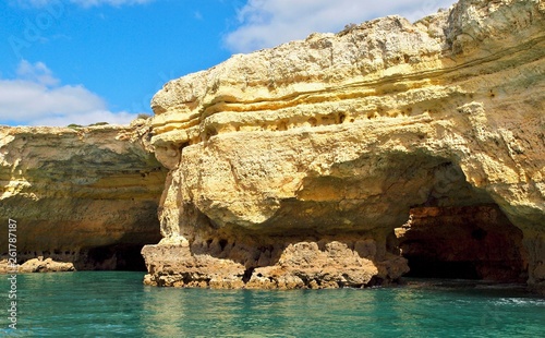 Fototapeta Naklejka Na Ścianę i Meble -  Beautiful caves in turquoise water between Albufeira and Benagil cave