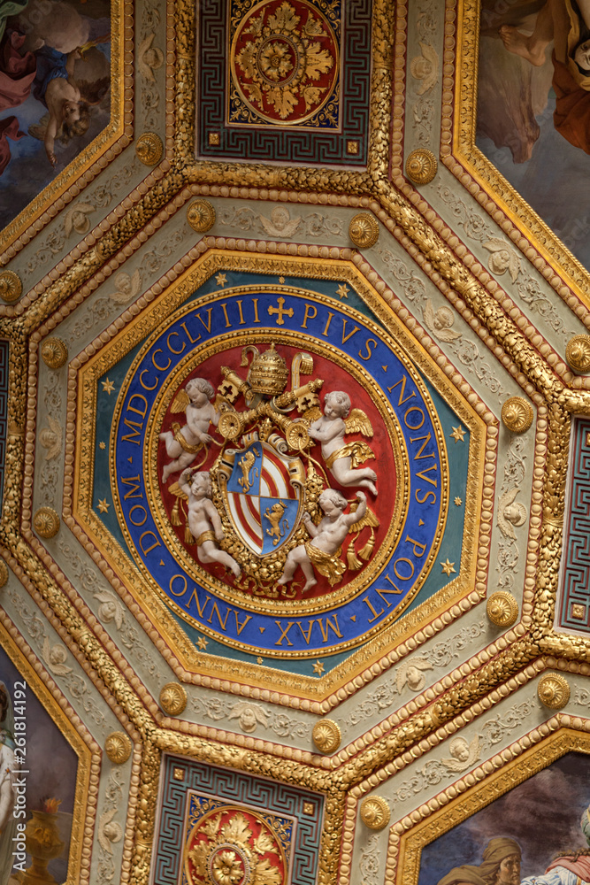 Pope's Coat Of emblems