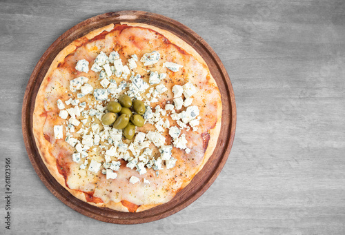 blue cheese pizzza photo