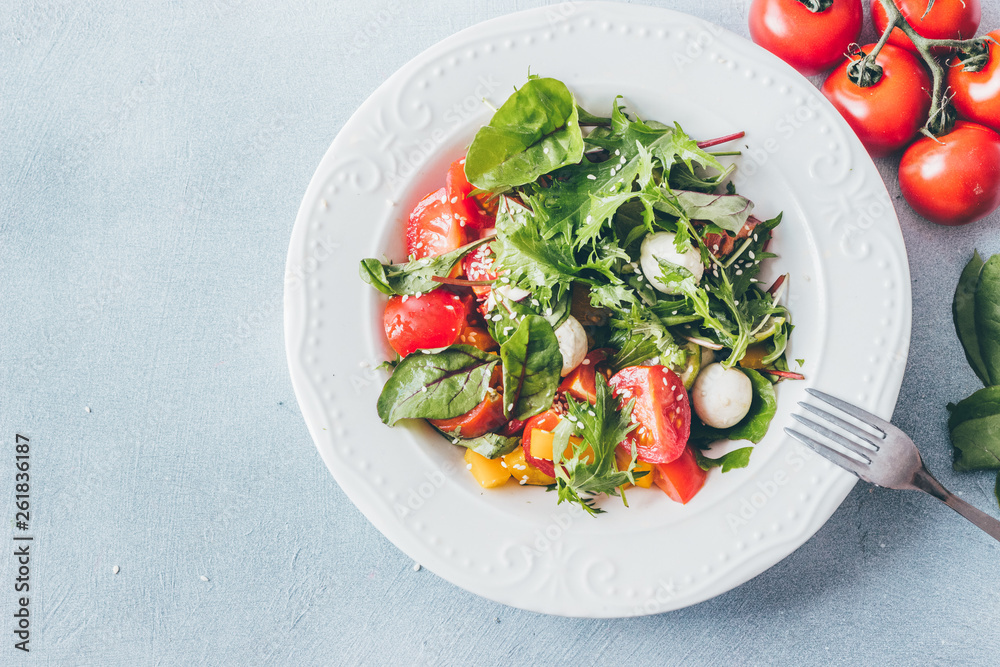 Healthy salad with cherry tomatoes, spinach and mozzarella Healthy salad with cherry tomatoes, spinach and mozzarella